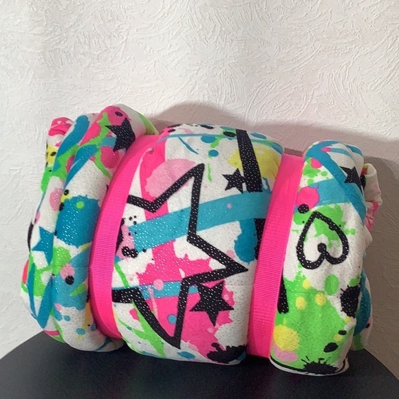 Justice - 30” x 60” plush sleeping bag w/ zipper & easy roll n’ carry straps - Picture 3 of 7